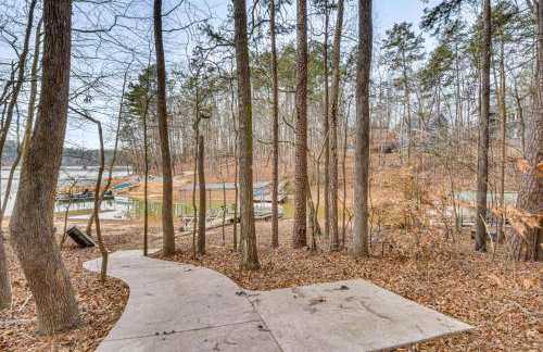 Waterfront Lake Hartwell Retreat with Indoor Hot Tub - Foto 34