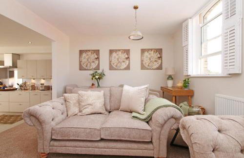 Apartment 11 Bluebridge with Free Parking - Photo 2