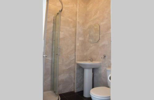 Grand 2 bed Georgian apartment at Florence House with king bed, in the heart of Herne Bay & 300m from beach - Foto 14