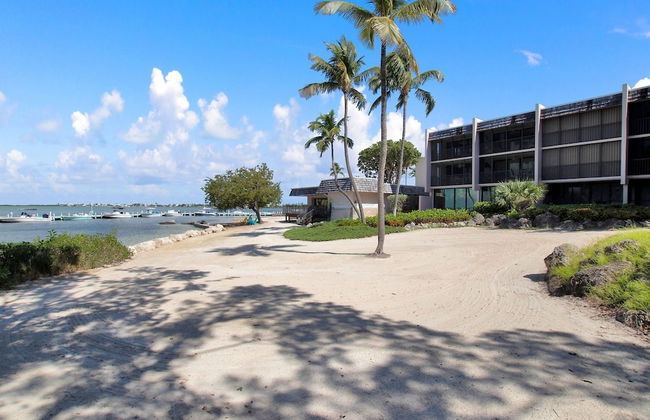 Bayfront Townhouse Located In The Lush Tropical Setting Of Rock Harbor Club. 2 Bedroom Condo by RedAwning - Foto 44