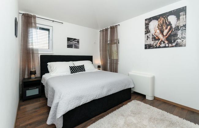 Luxury Villa With Heated Pool, Terrace, and Outdoor Amenities for Relaxation - Foto 11