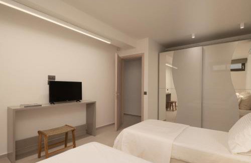 Amalthia Villa, Heated Pool & Walk to the Beach, By ThinkVilla - Photo 49