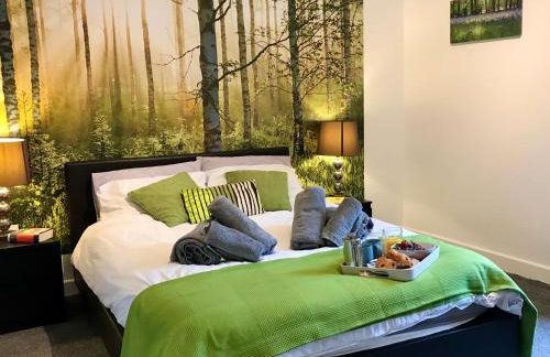 Stylish 3 Bedroom House Only 5 Mins From M6/m58 - Foto 1