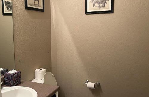 Stylish 4-Bed House - Spruce - Parking - Garden - Wi-Fi - Foto 29