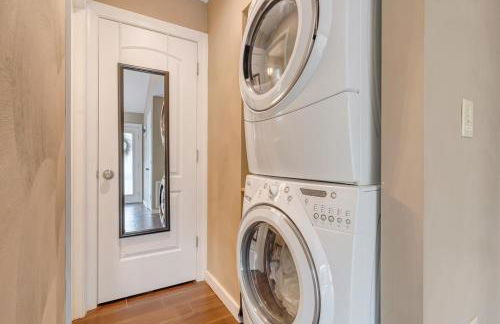 Treetop & Waterfront! Hot Tub, Kayaks, Game Room - Foto 23