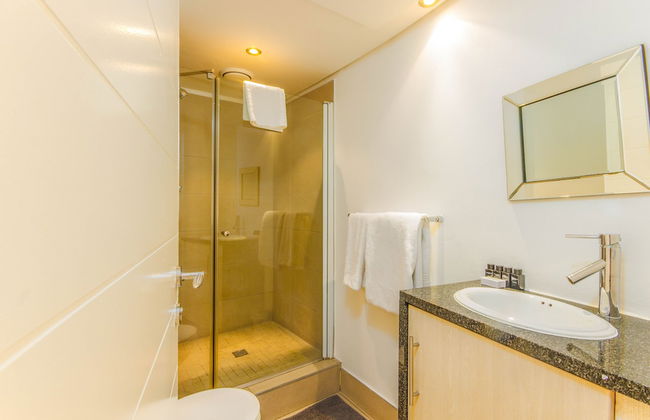 Two Bedroom With Private Balcony - Foto 10