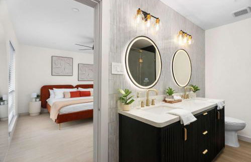 Luxury Zilker Home Pool Hot Tub and 2 Kitchens - Photo 65