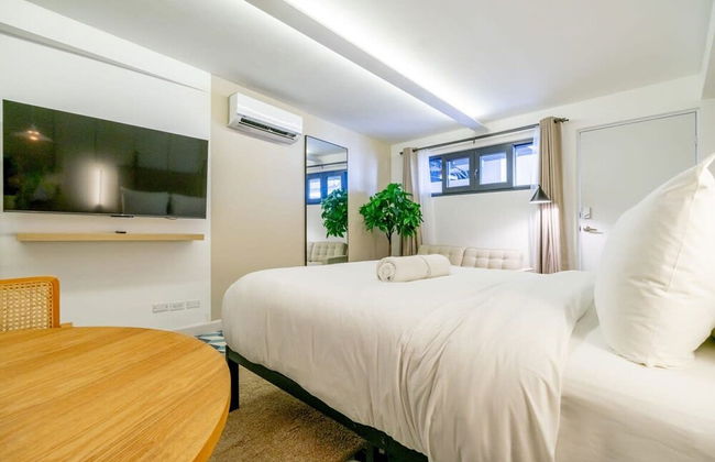 w Monochrome Loft in Santa Ana - Photo 21