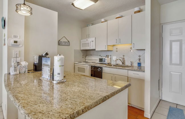 Beachfront Getaway by Ryson Vacation Rentals - Photo 5