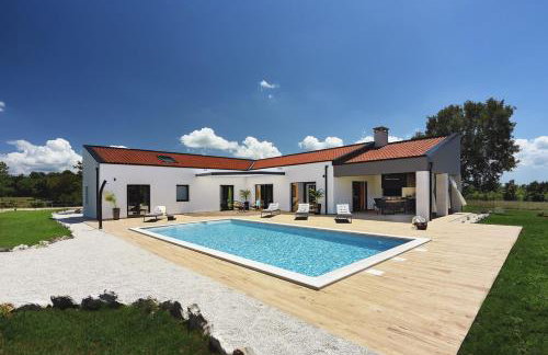 Villa Radola - Photo 1