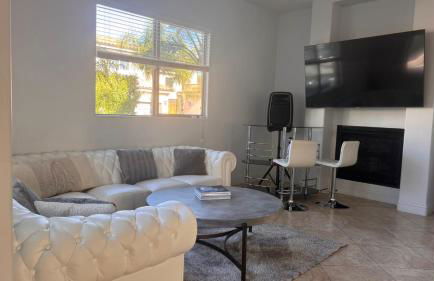 LA Dream Gem - Beautiful Home with Spa - Foto 28