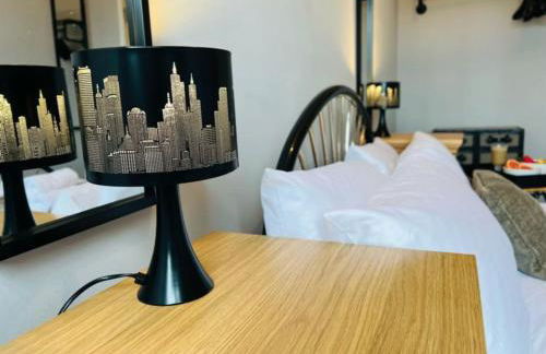 City Mill - Next to Town Centre Shopping and Restaurants - Free Parking - Foto 6