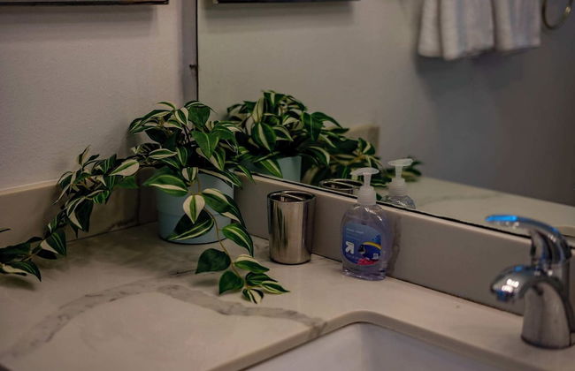 Serene Retreat & Modern Comforts in Rowland Heights - Foto 32