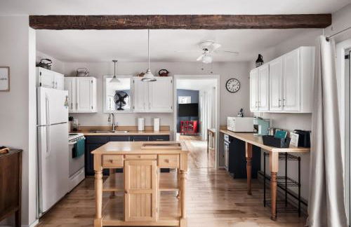 Dog-Friendly w Hot Tub, Fire Pit & River Access - Photo 10