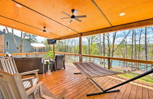Townville Lake House with Private Dock, Kayaks! - Foto 1
