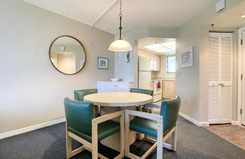 Beachfront with a pool at Ocean Trillium Condo ~ 101 - Foto 8