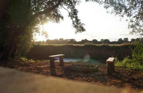 Riverside Retreat - Foto 16