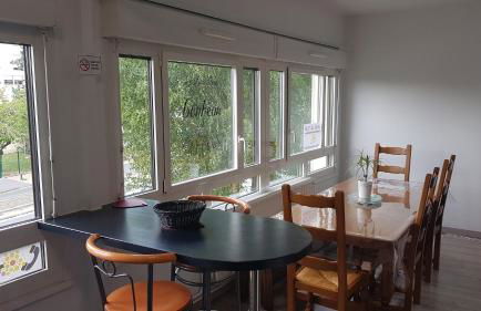 BedinReims "burgundy bottle" 110m2 Exceptional, 4 chambres doubles, 2 bain, free park & wifi, tout équipé - Foto 28