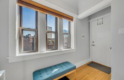 Steps to the Lakefront! This Uptown Beauty is Everything You Need for a Perfect Chicago Getaway condo - Photo 6