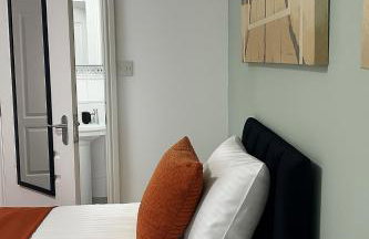 Bright 4BR Pets OK Driveway Sleeps 9 - Foto 12