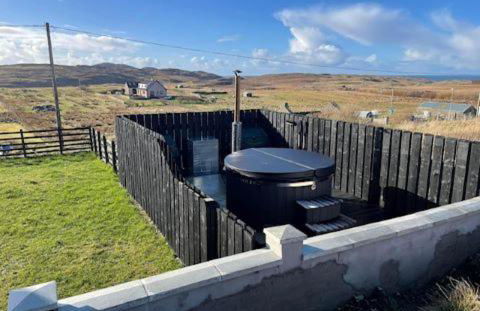 Carloway Self Catering, 5A Upper Carloway, Isle of Lewis, Outer Hebrides - Off grid, outdoor, wood fired hot tub and infra red sauna - Photo 18