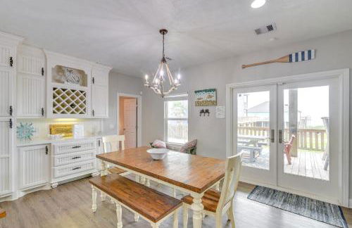 225 Feet to Shore! Ocean-View Crystal Beach Escape - Foto 8