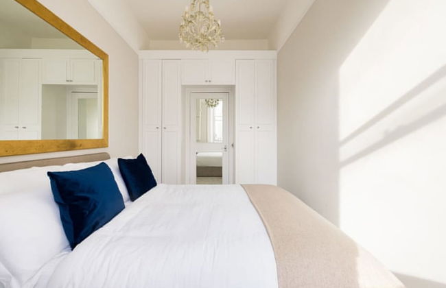 Chic Sunlit Earls Court Flat - Photo 7