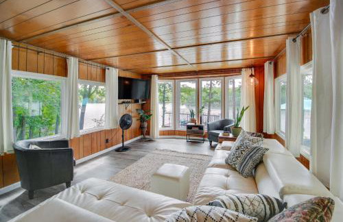 Waterfront Royal Home with Dock and Patio! - Foto 4