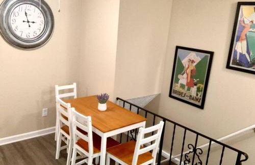 The House Hotels - 4 Beds, huge yard, secluded, and central! - Foto 6