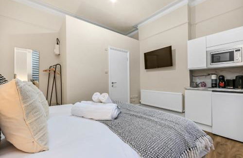 Cozy Sunlit Studio with Kitchenette - Foto 16