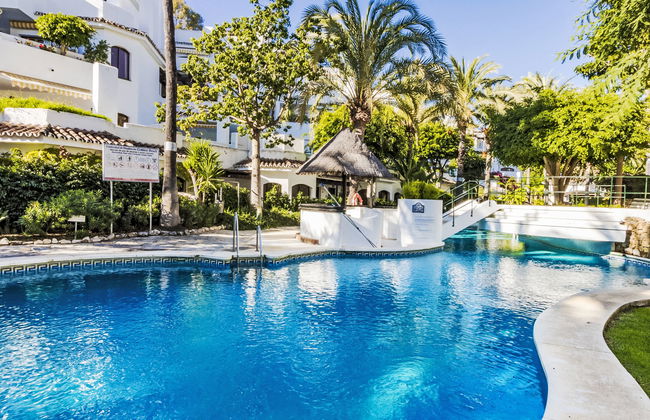 2 bedroom Apartment in Marbella with swimming pool and terrace - Photo 29