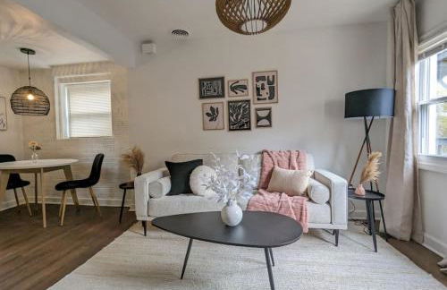 Stylish Retreat - 4 Min Downtown - Foto 12