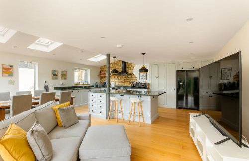 Spacious 3 Bed House with Large Garden in Aynho! - Foto 2