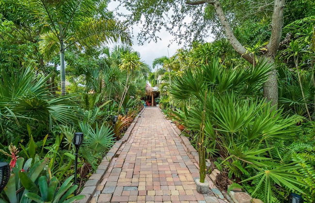 The Secret Garden Home Close to Beach, Shops, Restaurants, Pet Friendly, Close to Lucerne Ave! - Foto 54