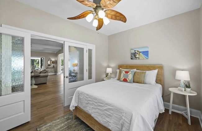 Water, Water Everywhere by Avantstay Pool + Dock - Foto 22