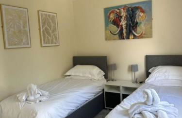 Newark area - modern 3 bedroom semi with free off road parking for 2 vehicles - Photo 6