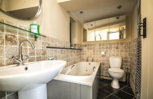 Rock Cottage - 3 Bedroom Holiday Home - Fishguard - Photo 14