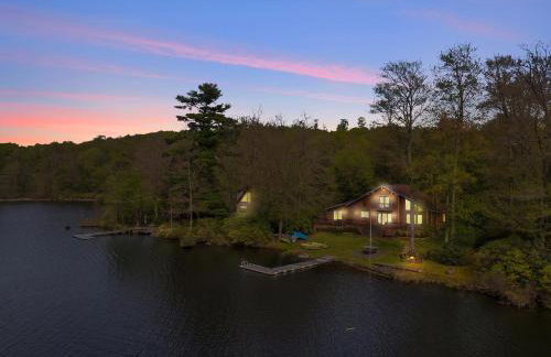 Lakefront Family Home, Kayaks, Hot Tub, Fireplace - Foto 42