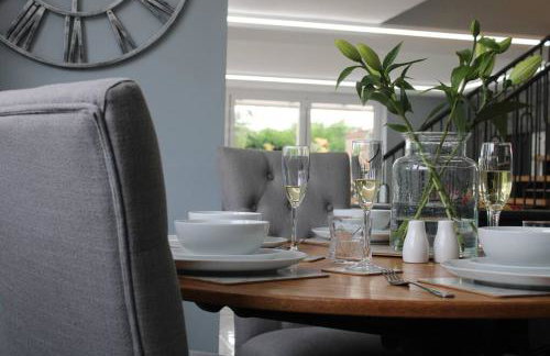 Moonsticks, Modern & Well Presented 5 Bed House - Foto 15