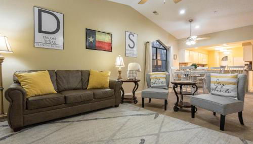 2BR Penthouse Condo - 2 Pools - Close to the Strip - Stairs Required - FREE TICKETS INCLUDED - FHC-24 - Foto 2