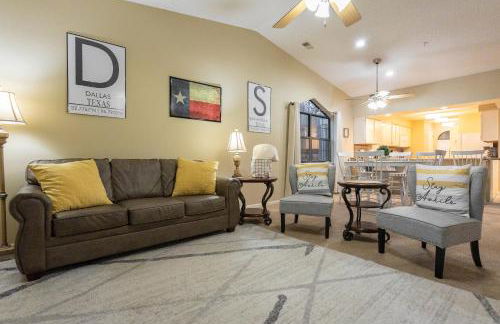 2BR Penthouse Condo - 2 Pools - Close to the Strip - Stairs Required - FREE TICKETS INCLUDED - FHC-24 - Foto 2