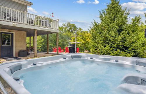 Trailblazer Lodge - Upscale, hot tub, trail, game room, wifi, fire pit, bar, pool table, king bed, view, pet friendly - Photo 23