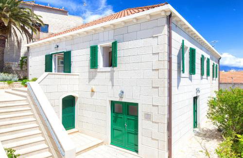 Your Family Oasis by the Sea Villa Mir Vami, heated pool - Photo 37