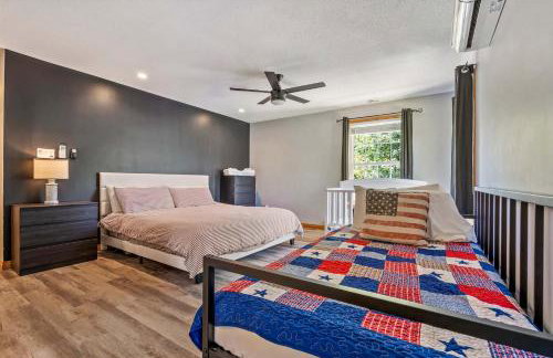 Lakefront Home with Private Beach Access & Hot Tub - Foto 28