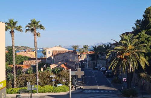 Élégant Studio au calme 2mn mer Wifi Clim Terrasse parking - Foto 16