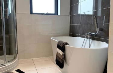 Luxe Duplex Penthouse Stay in Leeds Centre - Free Parking - Foto 10