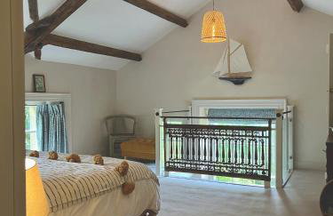 Sherlock Holmes Historic House - Photo 1