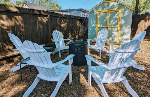 The Vibrant Victorian Hot Tub & Fire Pit in OCC - Foto 7