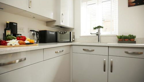 Gregor Place Modern four Bedroom House in Calne with Private Parking, perfect for teams or families staying in the area, Long stays welcome - Foto 4