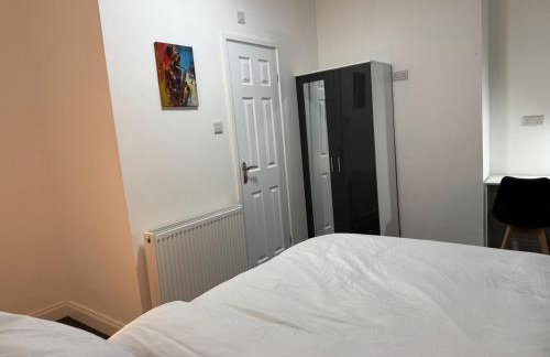 Cosy Six Bedroom House in Bedford Town - Foto 25